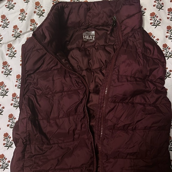 32 Degrees Maroon Quilted Vest - Picture 1 of 3